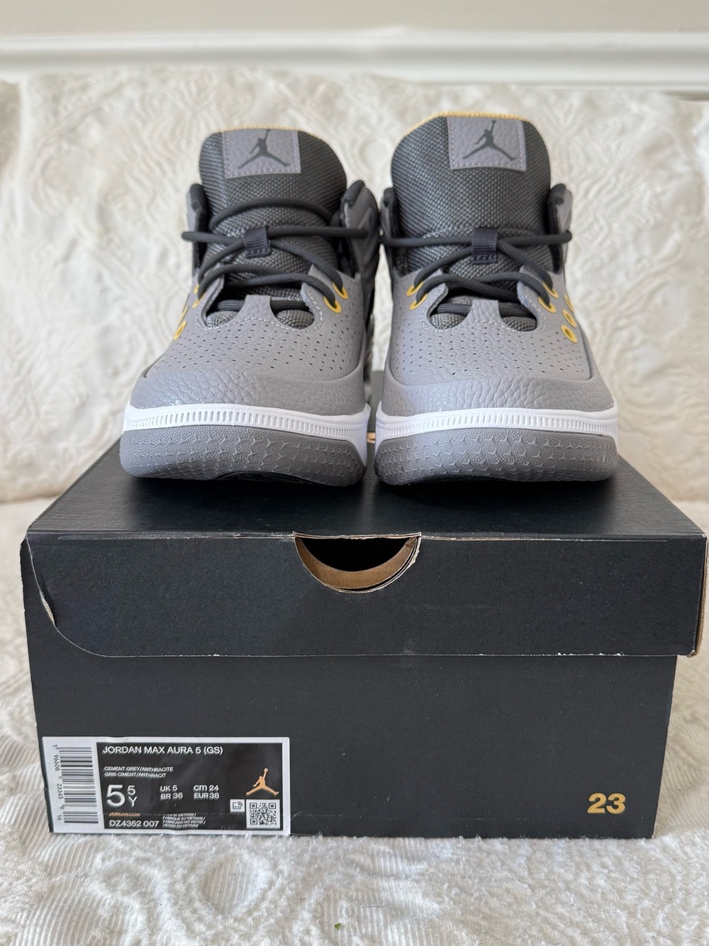 Jordan Max Aura 5 GS Cement Grey (DZ4352-007) Size 5Y Women's 6.5